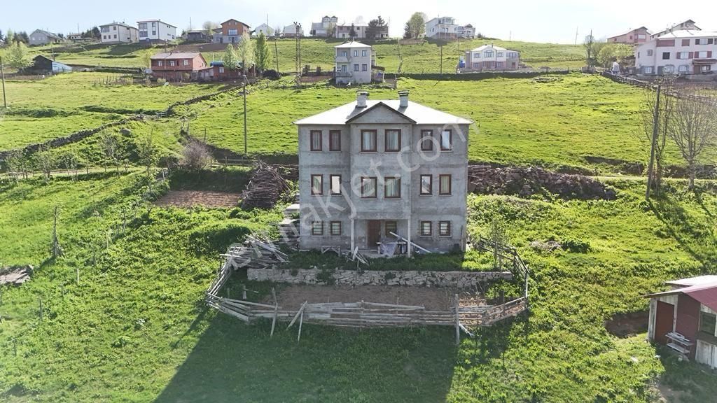 Akçaabat Işıklar'da Satılık Bina Ve Arsa