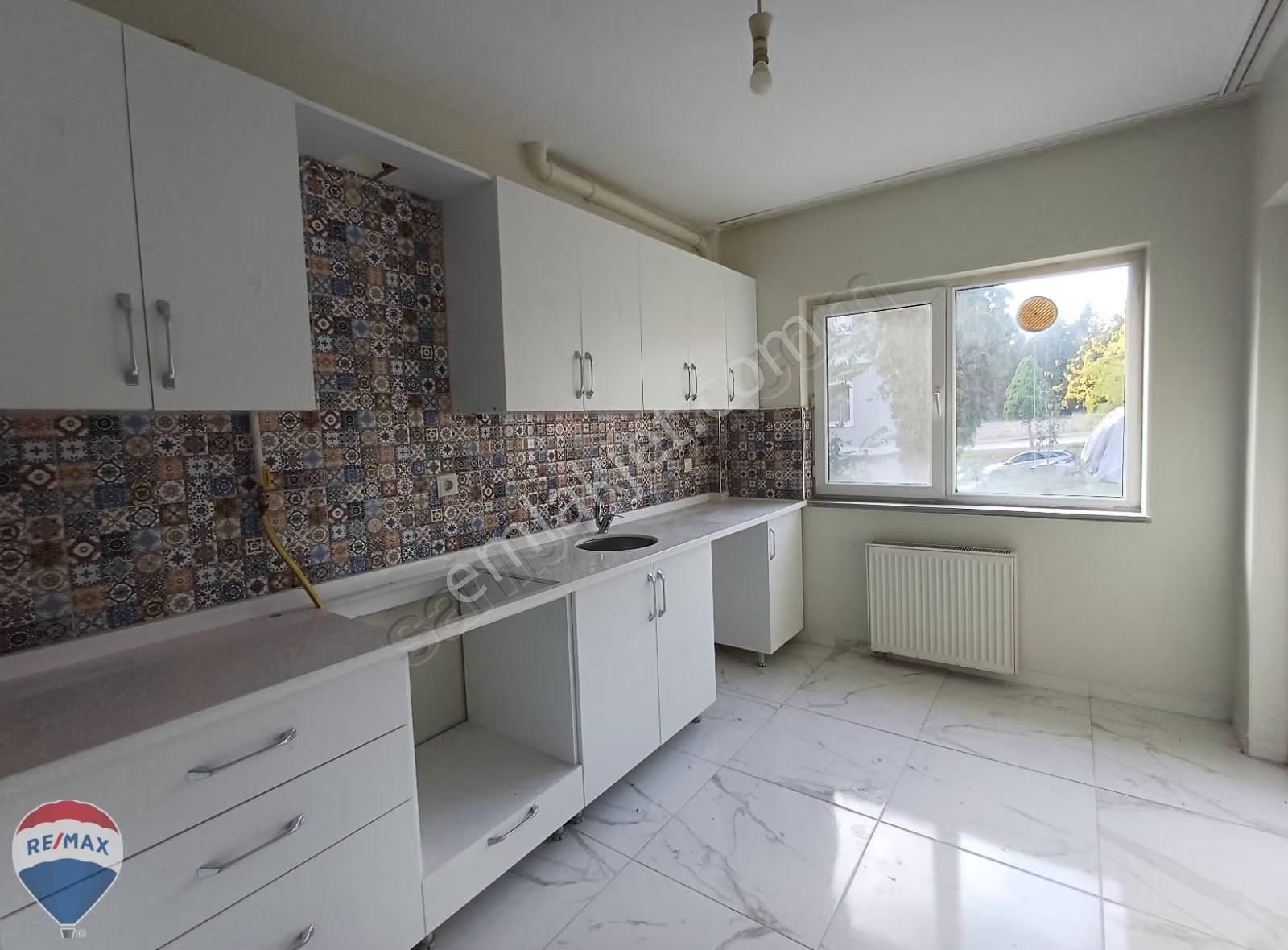 Remax Rıdvan Gedik Ferizli Devlet Mahallesinde 3+1 Kiralık Daire - Görsel 12