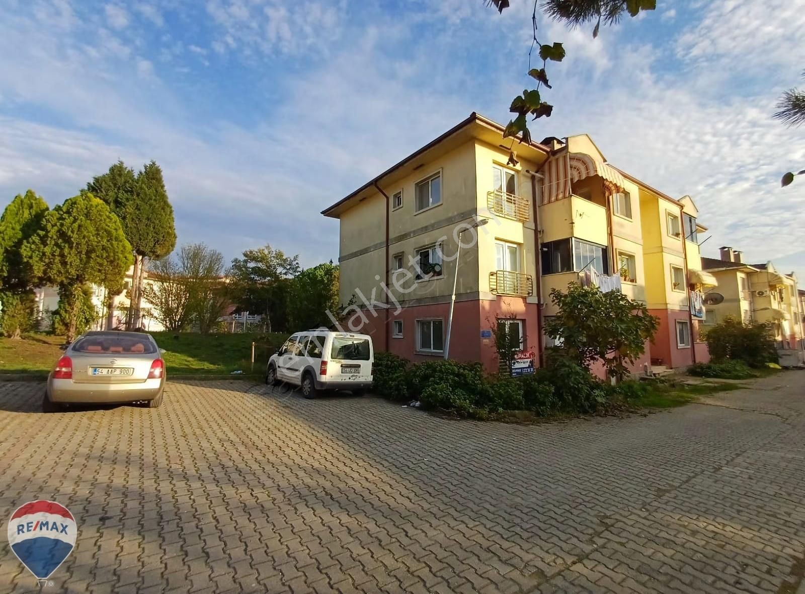 Remax Rıdvan Gedik Ferizli Devlet Mahallesinde 3+1 Kiralık Daire