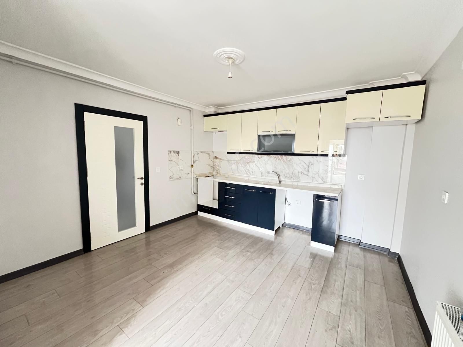 Başpınar Mevlana Park Yakını 3+1 130m2 Kot Daire Önü Açık Kombi Ç.banyo