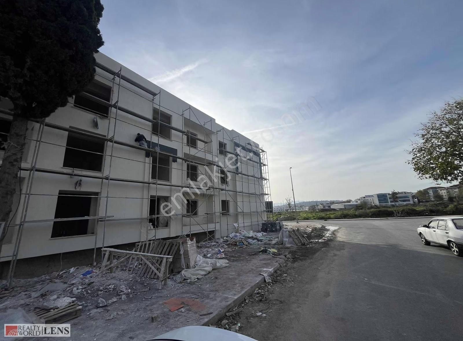 Kapalı Spor Salonu Yakınında Sıfır Daire