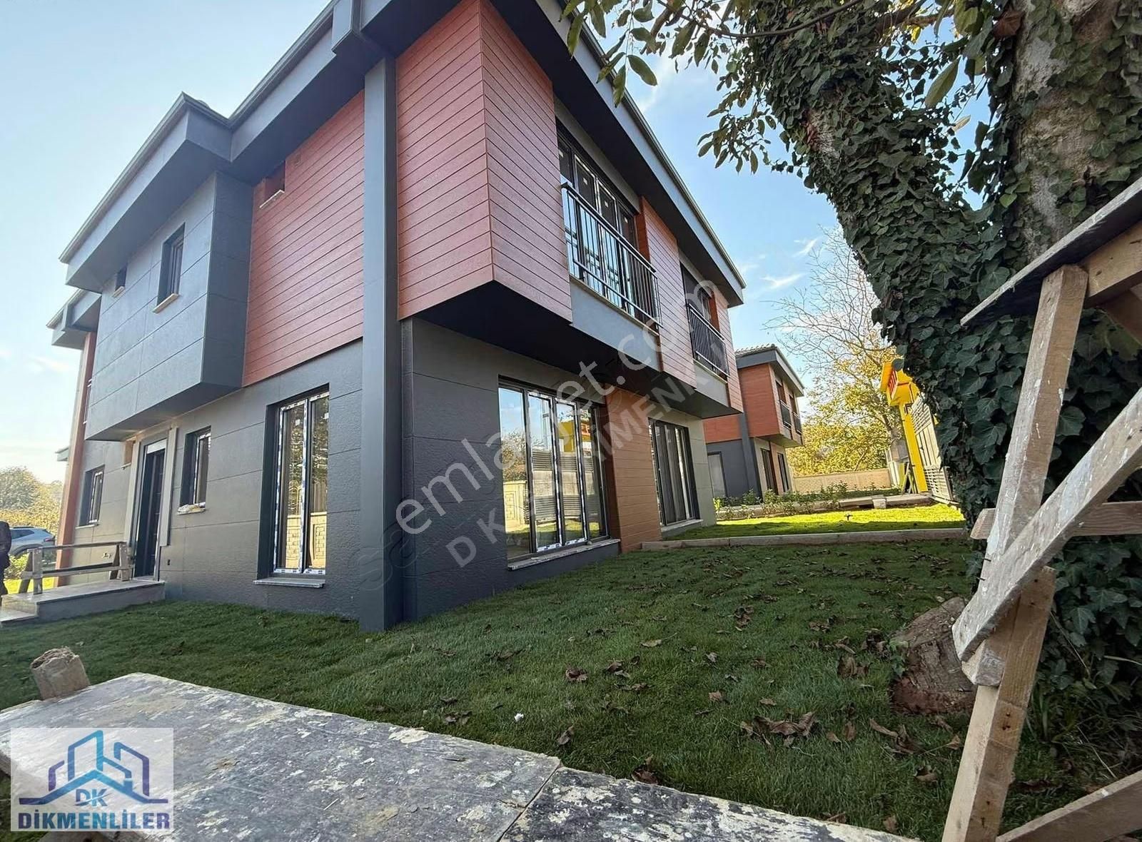 Dk Gayrımenkulden Ortak Havuzlu Sitede Müstakil Bahçeli 3+1villa