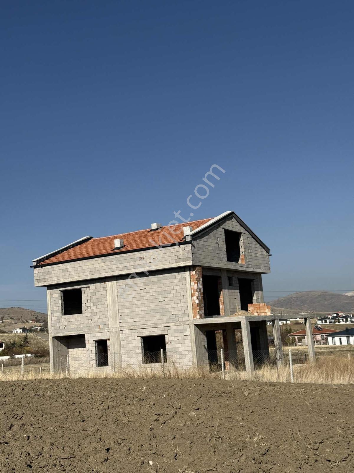 İmarlı Arsa Ve 300 M2 Betonarme Natamam 3 Katlı Villa - Görsel 2