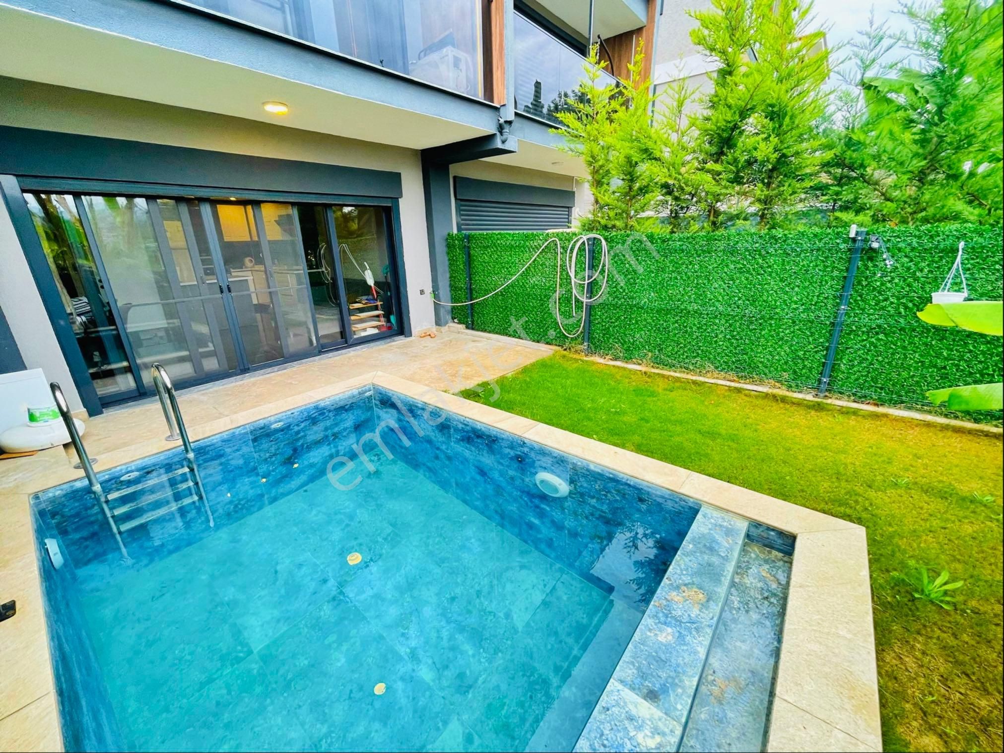 Kuşadası Soğucak Bölgesinde Özel Havuzlu 3+1 Satılık Villa - Görsel 2