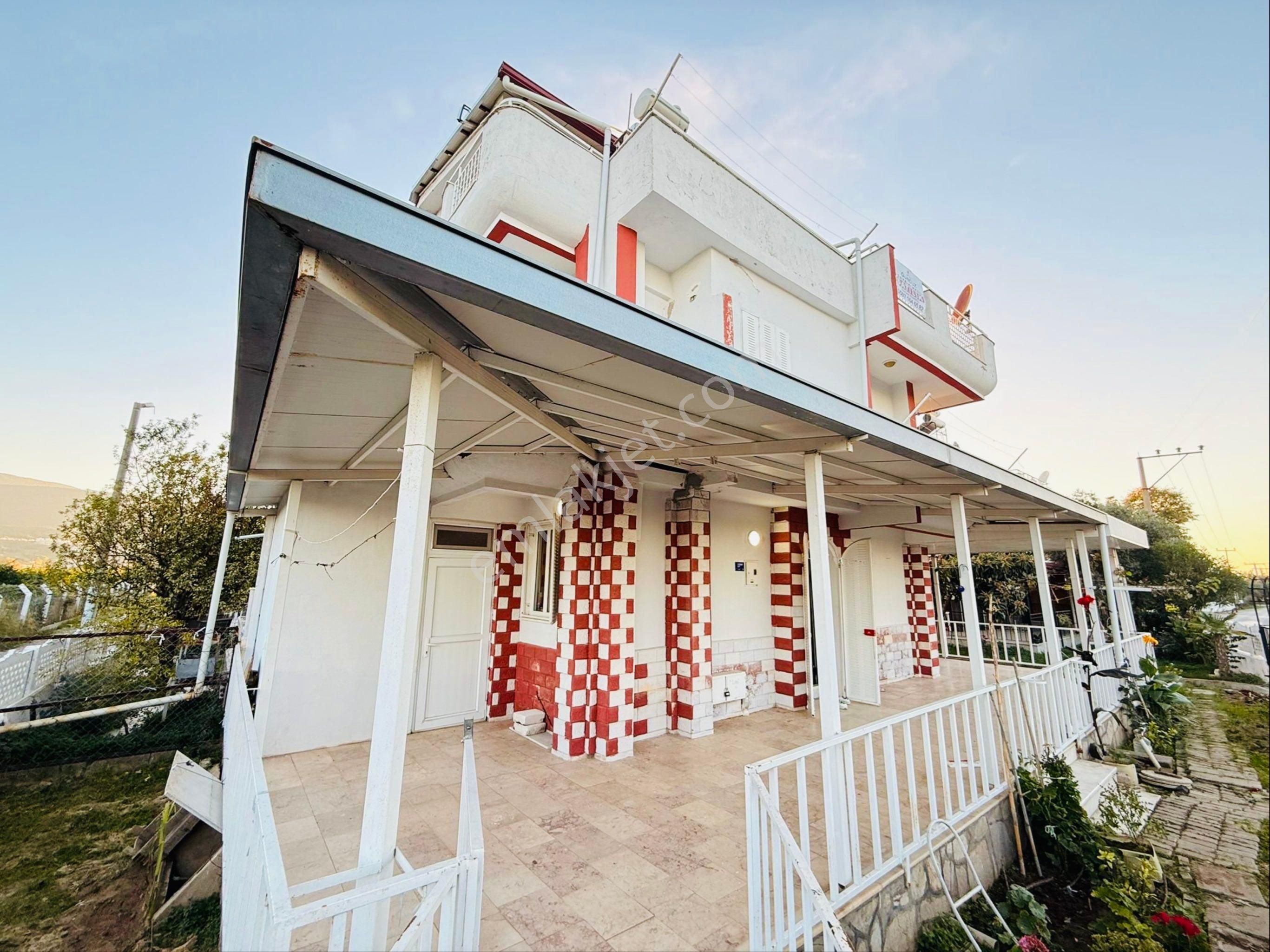 Kuşadası Davutlar Sahilinde Geniş Bahçeli 3+1 Satılık Villa - Görsel 4