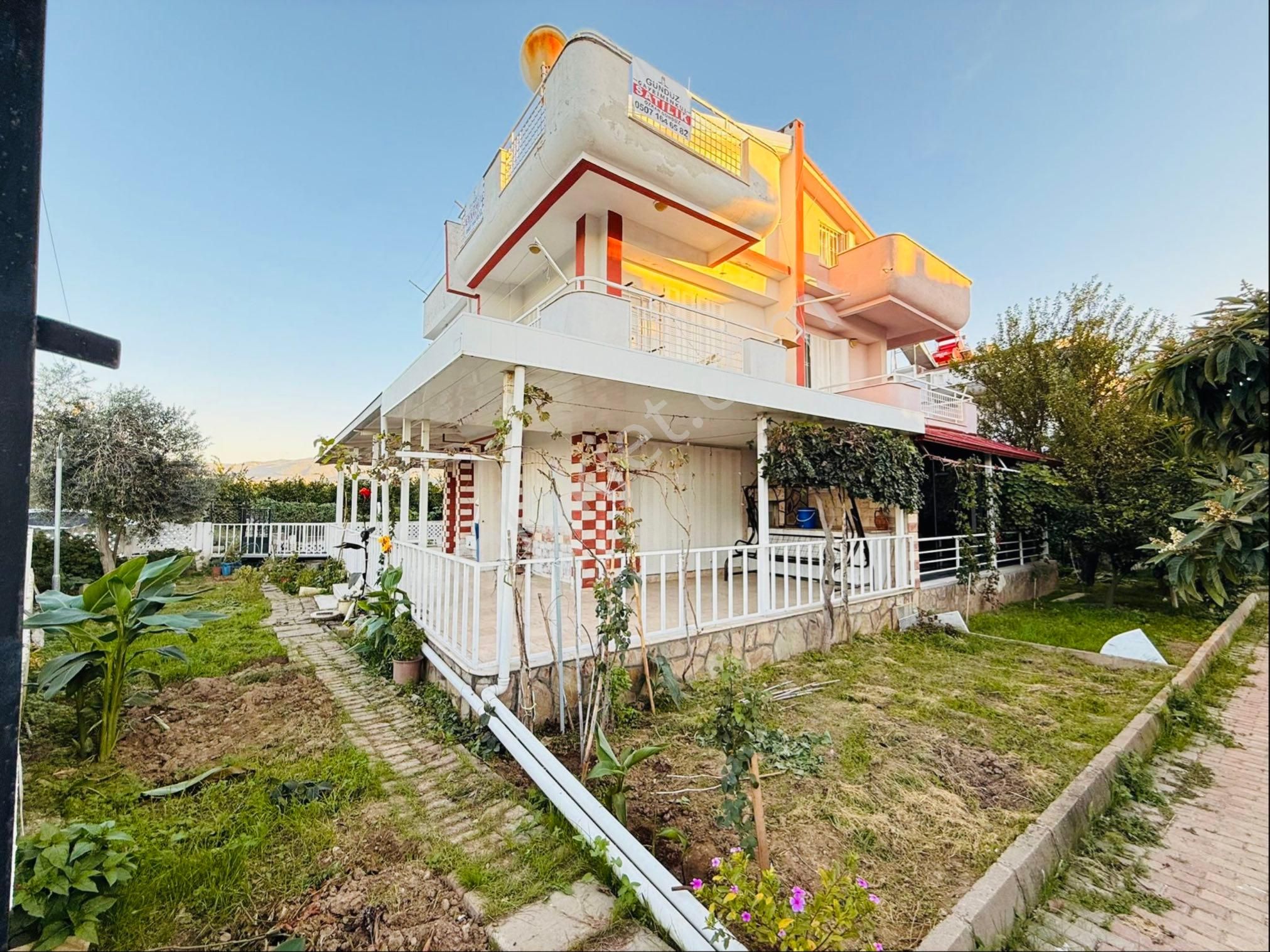 Kuşadası Davutlar Sahilinde Geniş Bahçeli 3+1 Satılık Villa - Görsel 21