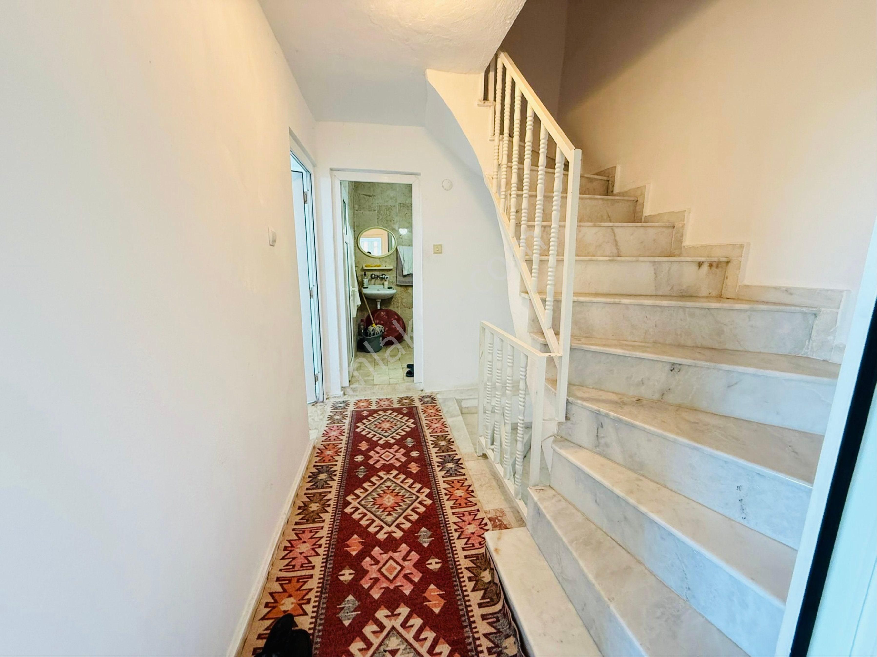 Kuşadası Davutlar Sahilinde Geniş Bahçeli 3+1 Satılık Villa - Görsel 16