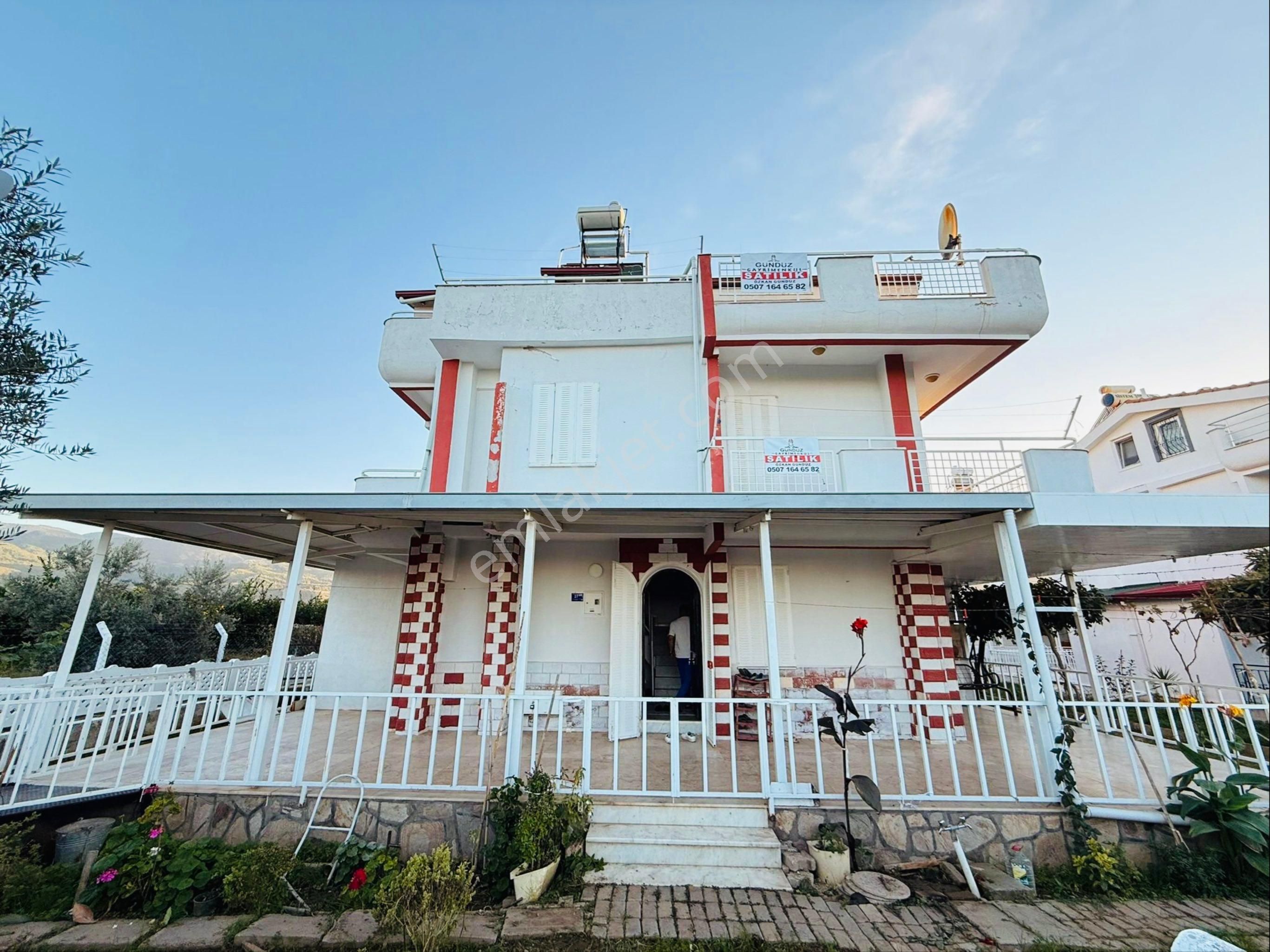 Kuşadası Davutlar Sahilinde Geniş Bahçeli 3+1 Satılık Villa - Görsel 5