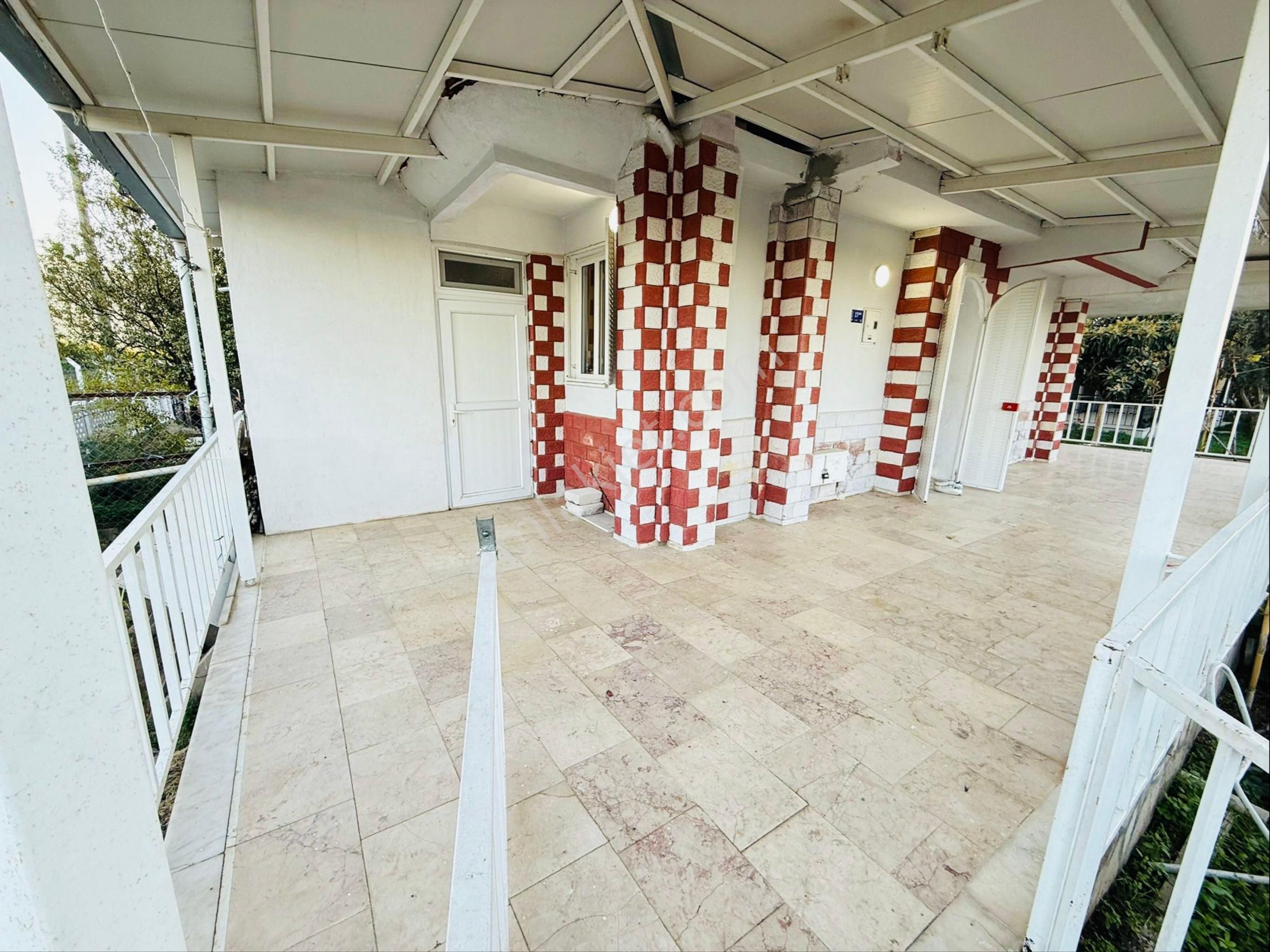 Kuşadası Davutlar Sahilinde Geniş Bahçeli 3+1 Satılık Villa - Görsel 23