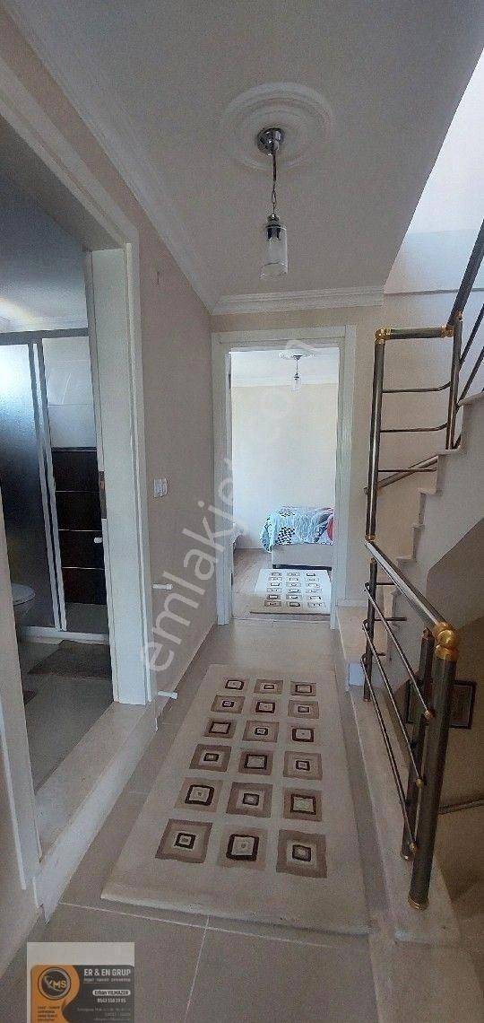 Dikili Cumhuriyet Mahallesi Merkezde Belediye Adliye Civari 3+1 Mutfak Ayri Triblex Bahçeli Villa - Görsel 3