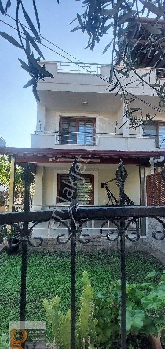 Dikili Cumhuriyet Mahallesi Merkezde Belediye Adliye Civari 3+1 Mutfak Ayri Triblex Bahçeli Villa - Görsel 23