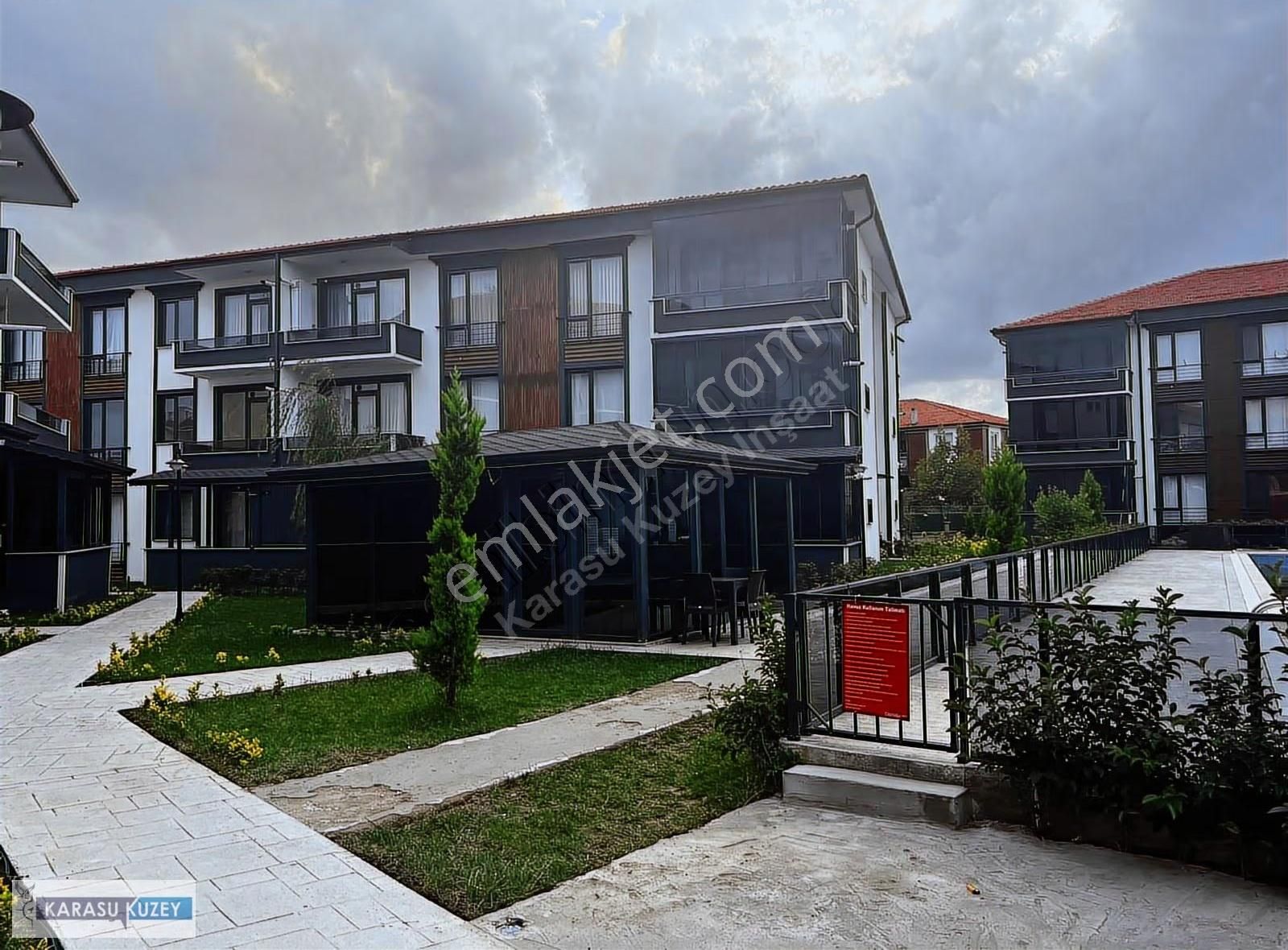 Karasu Asude Sitesi 2+1 Yola Cephe Ara Kat Fırsat Dairemiz