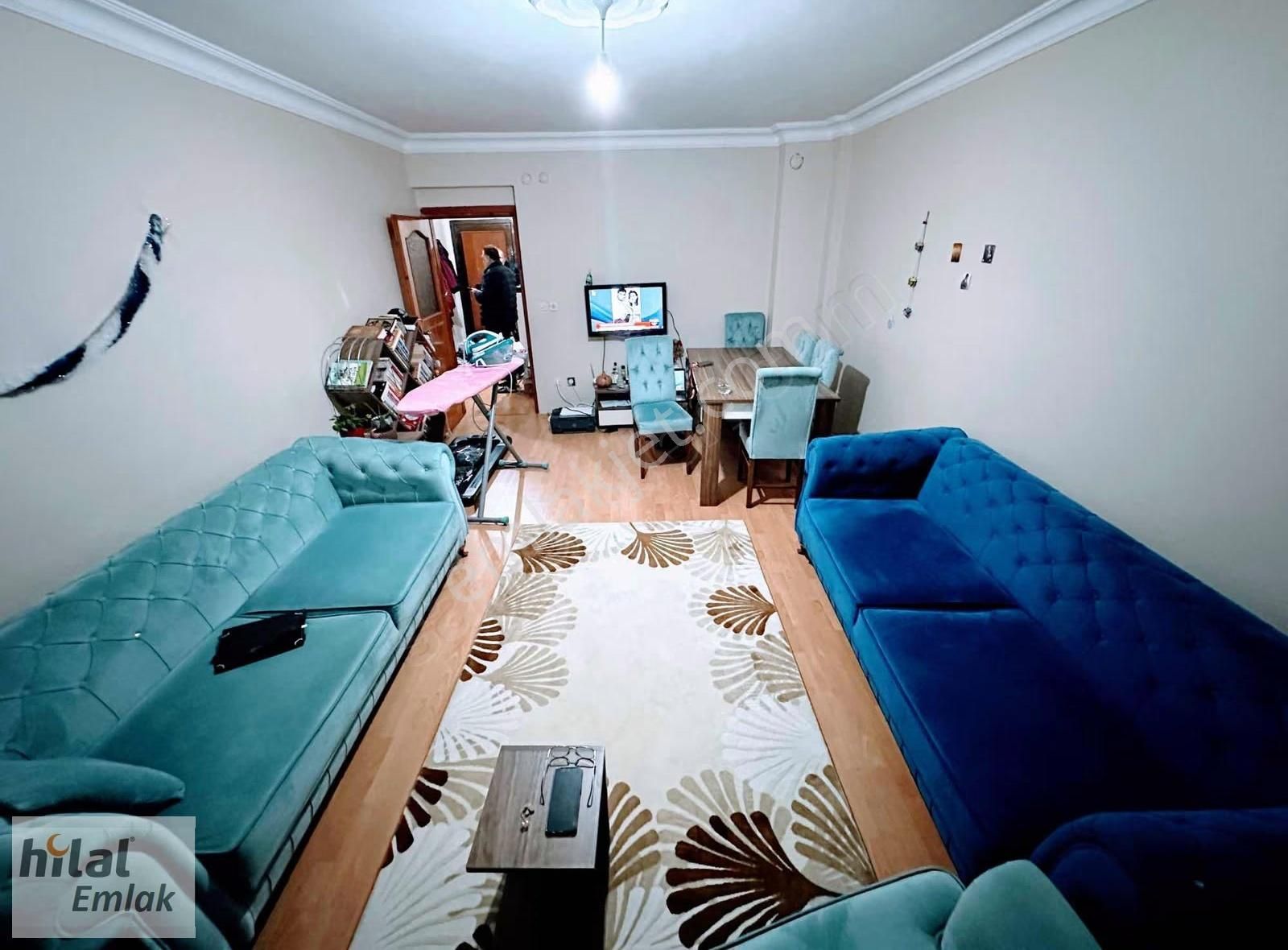 Esenevler Mahallesin De İskanlı Kat Mülkiyetli 3+1 Arakat Daire