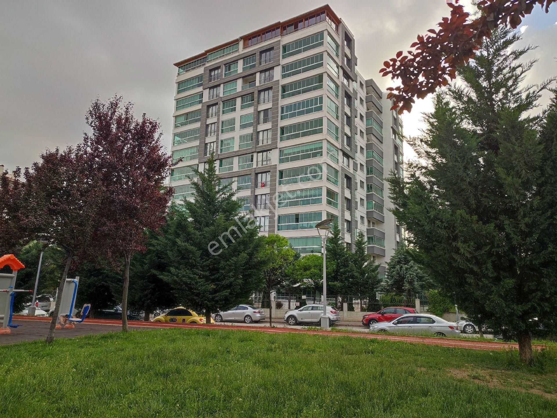 Cumhuriyet Site İçi Satılık 4+1 Daire