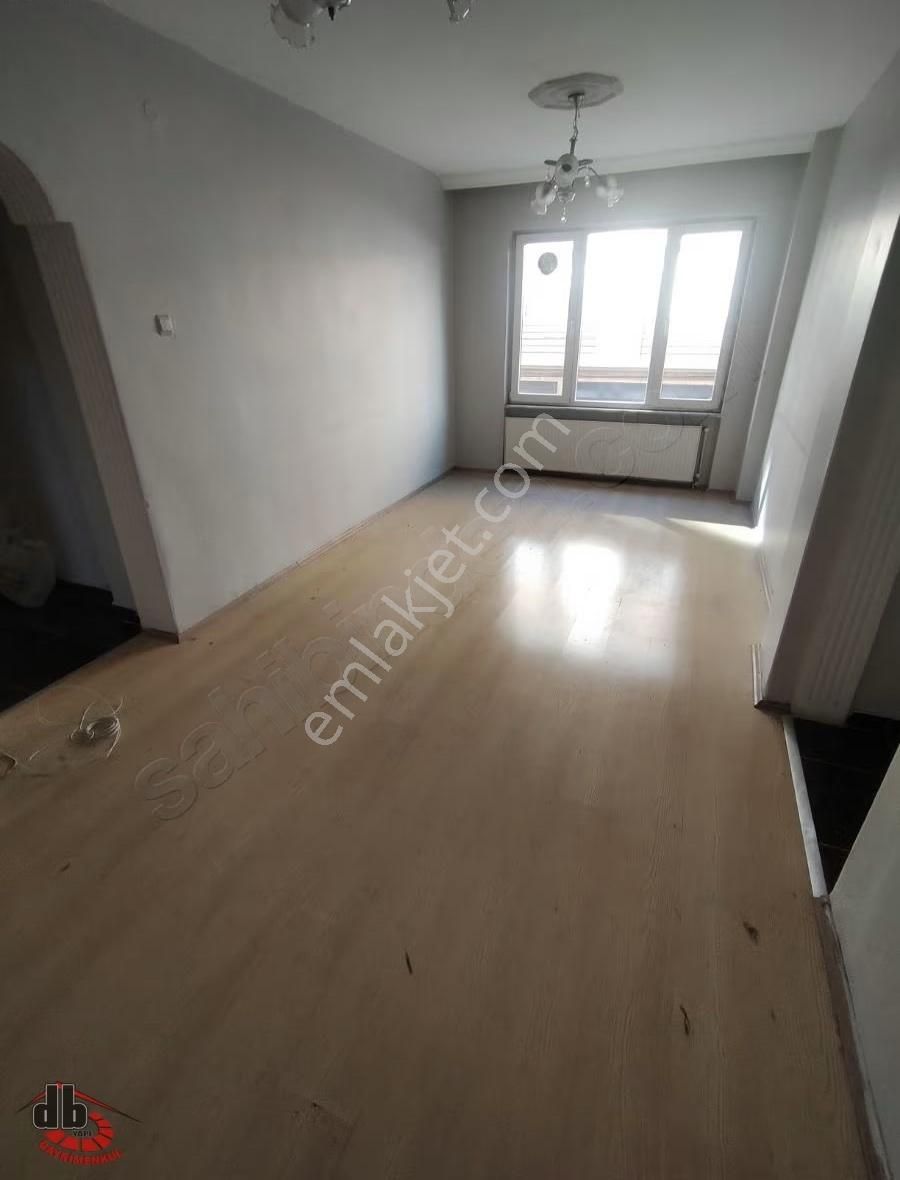 Rami Cuma Mahallesinde Arakat 2+1 Merkezi