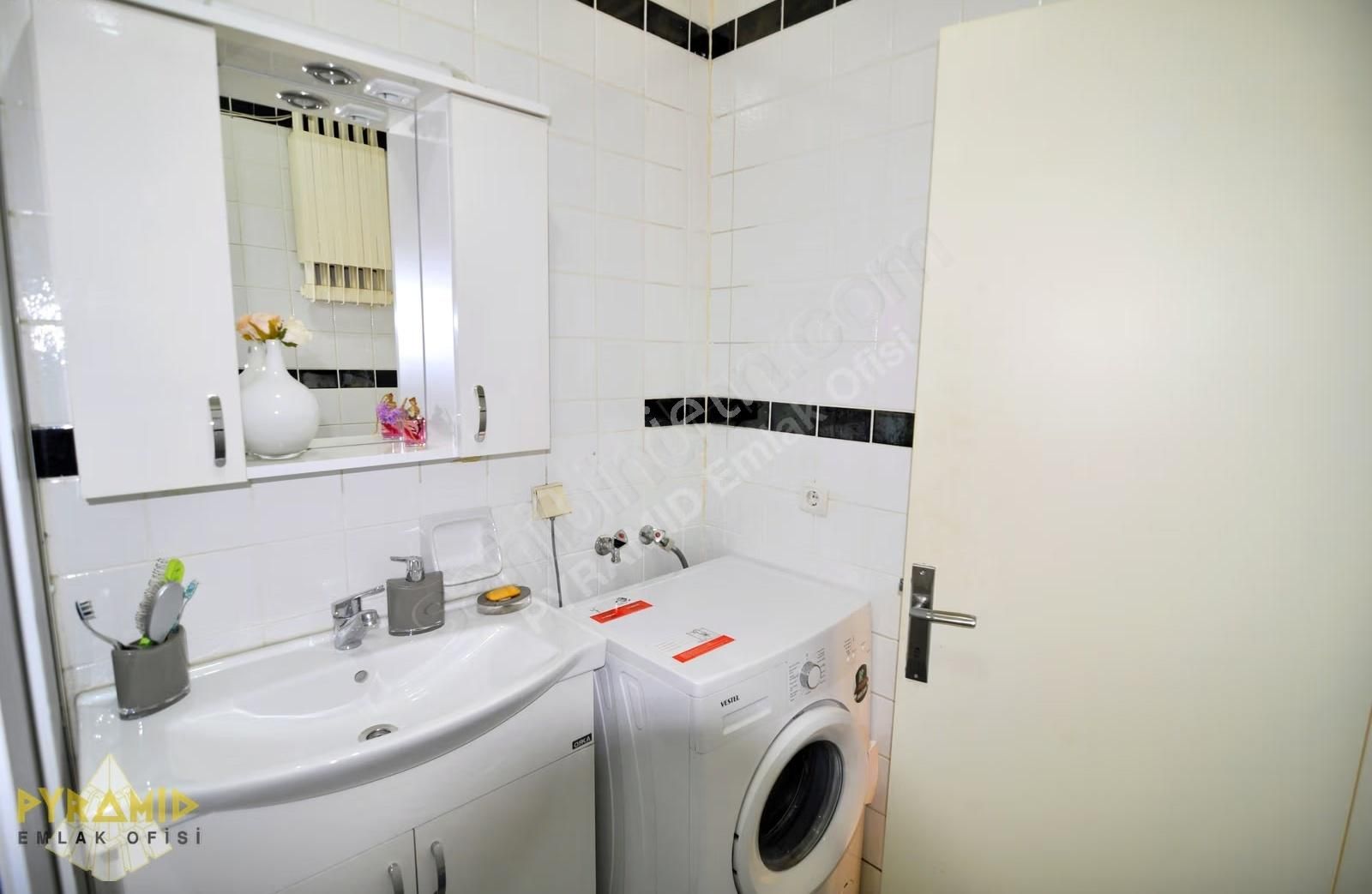 Pyramıd'den Ataköy 7-8.kısım Turkuaz Sitesi Bakımlı 1+1 Daire - Görsel 11