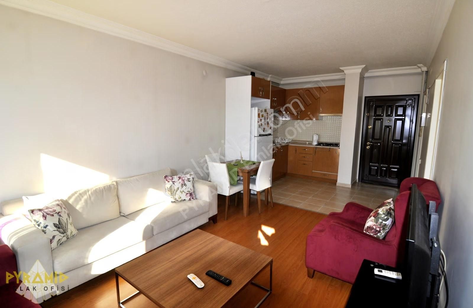 Pyramıd'den Ataköy 7-8.kısım Turkuaz Sitesi Bakımlı 1+1 Daire