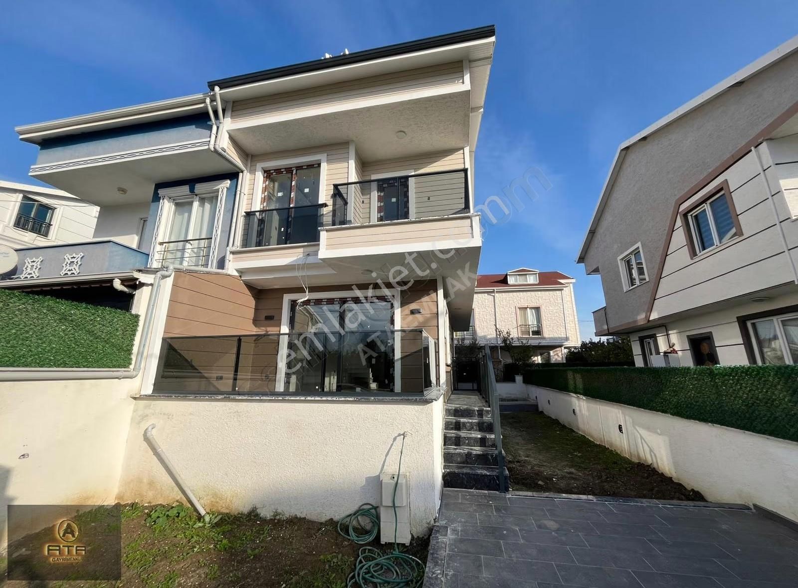 Ata Gayrimenkul'den Sahil Tarafında 2 Katlı 4+1 Satılık Villa - Görsel 12