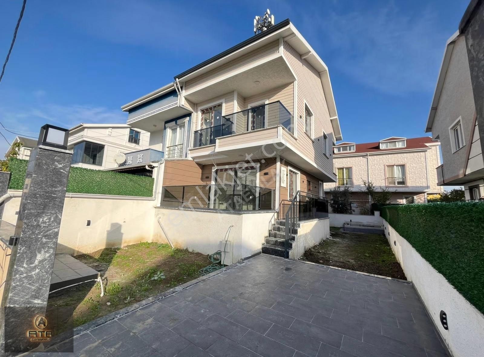 Ata Gayrimenkul'den Sahil Tarafında 2 Katlı 4+1 Satılık Villa