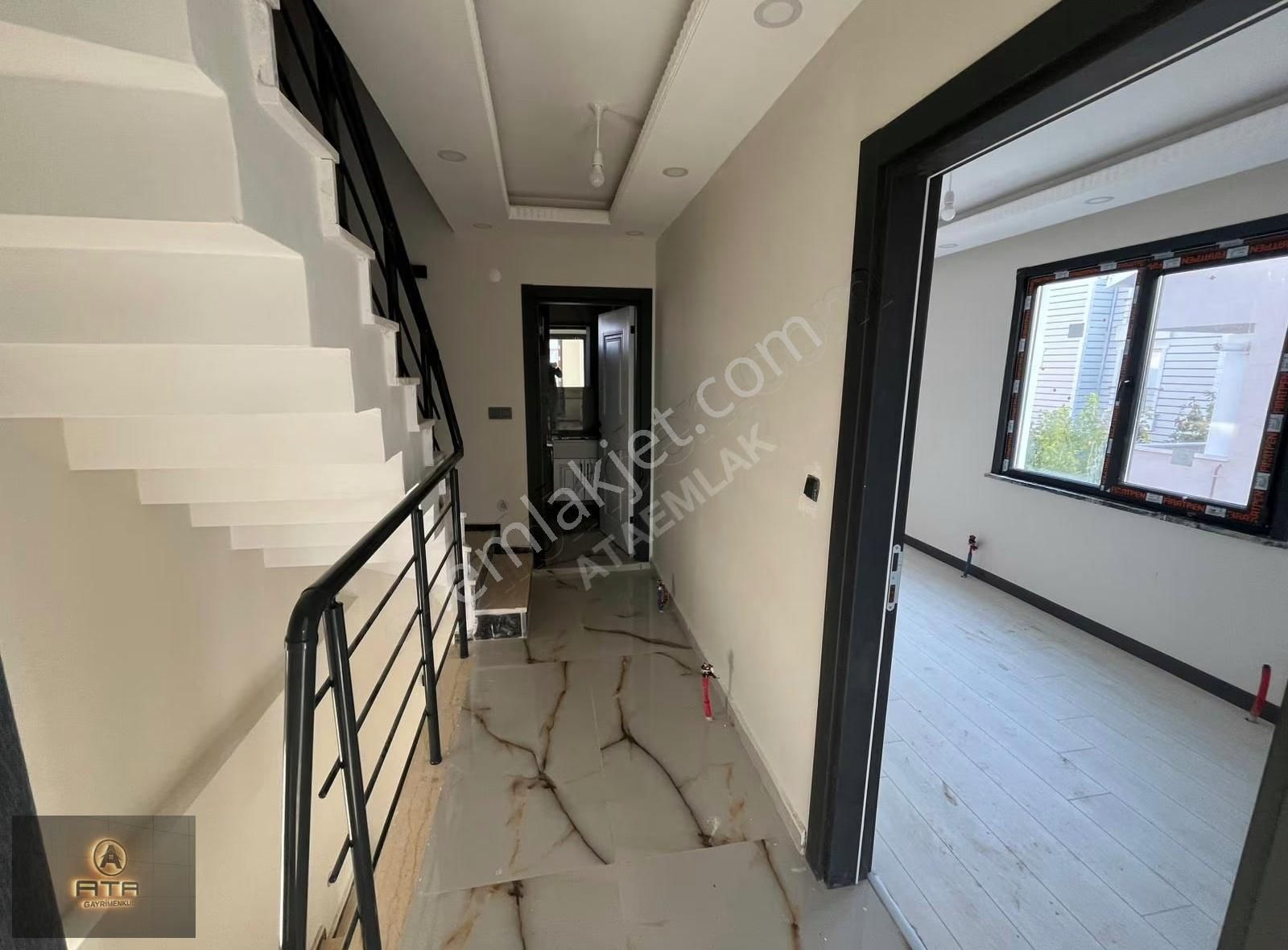 Ata Gayrimenkul'den Sahil Tarafında 2 Katlı 4+1 Satılık Villa - Görsel 4