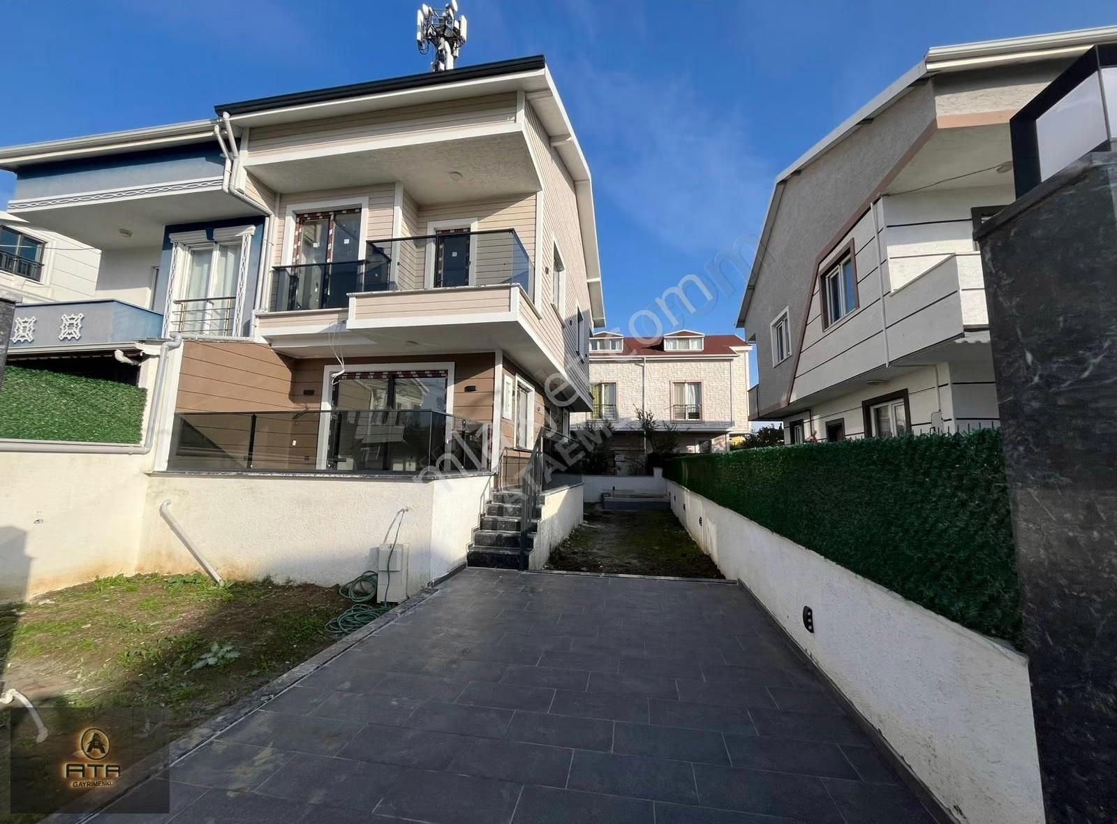 Ata Gayrimenkul'den Sahil Tarafında 2 Katlı 4+1 Satılık Villa - Görsel 3