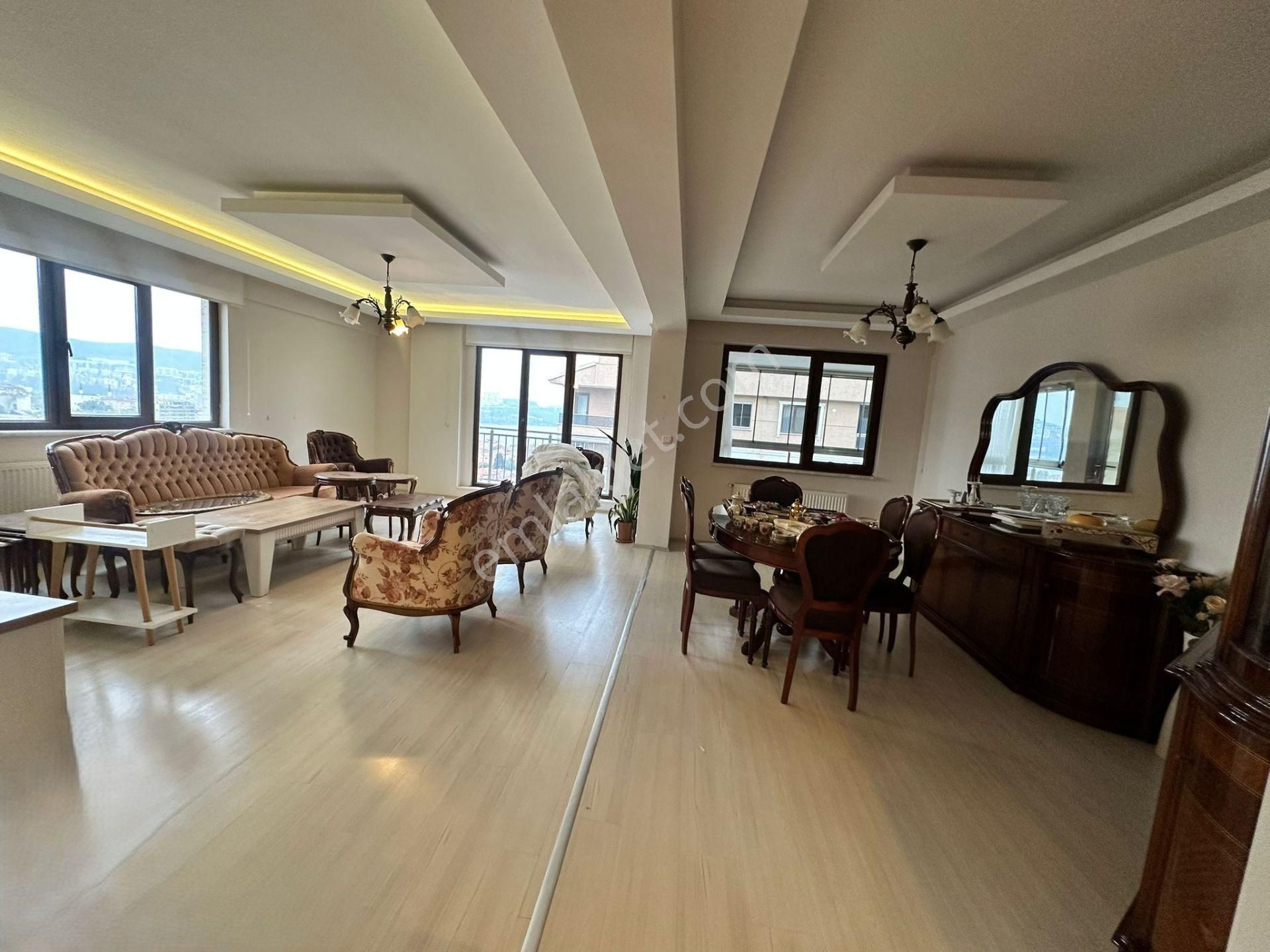 Yeni Mahalle'de Yeni Bina 5+1 Dubleks Daire