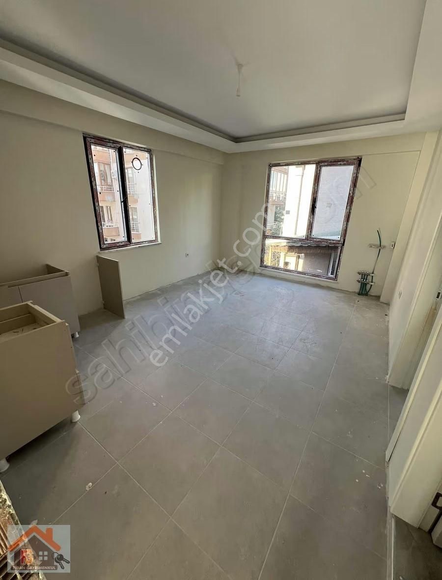 Kadıköy Özden Mah. Satılık 1+1 Ara Kat Lüks Daire - Görsel 2