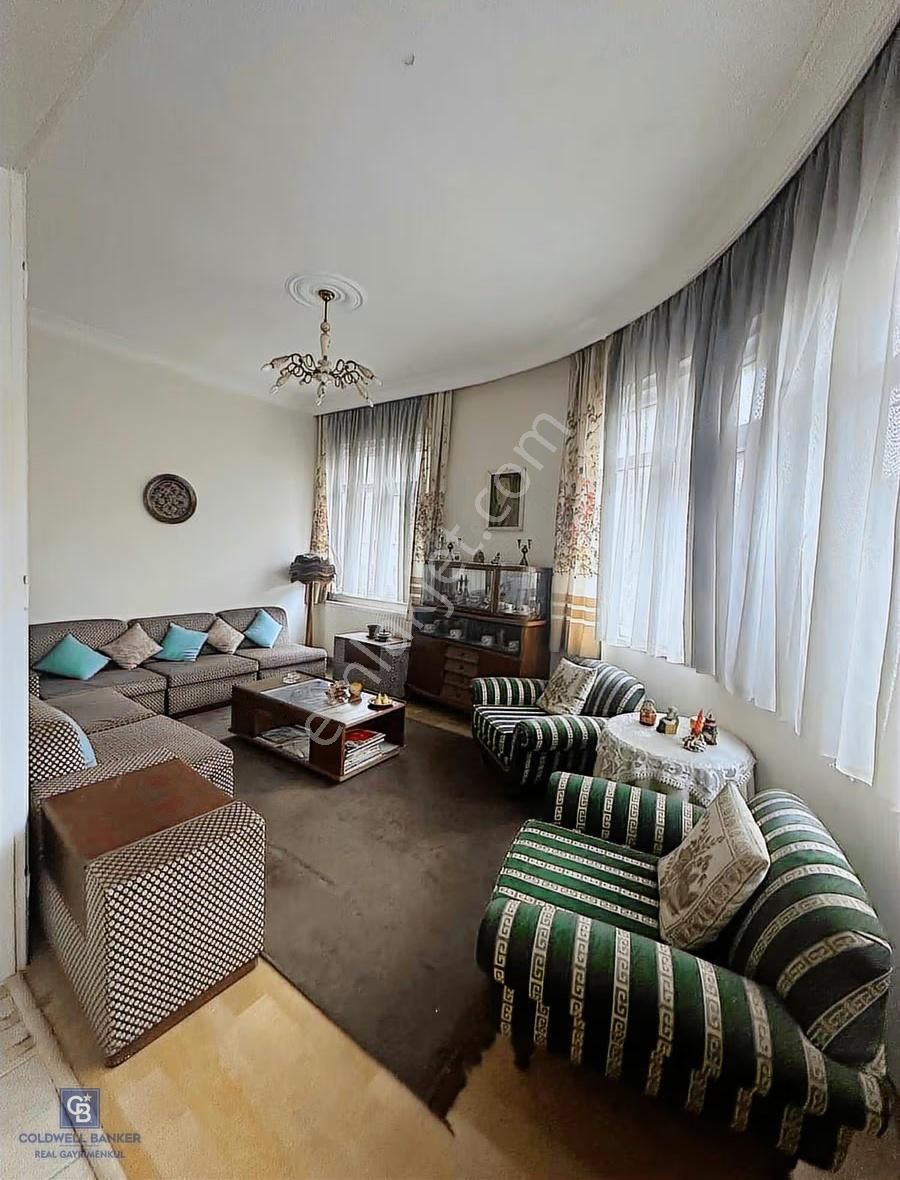 Sultanahmet Küçük Ayasofya Caddesin De 1+1 Satılık Köşe Daire