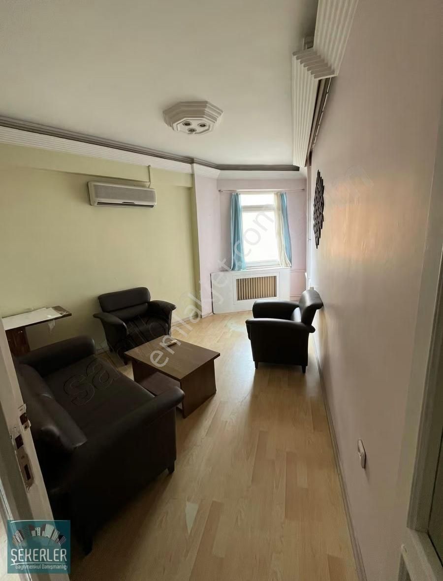 Şekerlerden Heykelde Eşyalı 1+1 Kiralık Ofis - Görsel 4