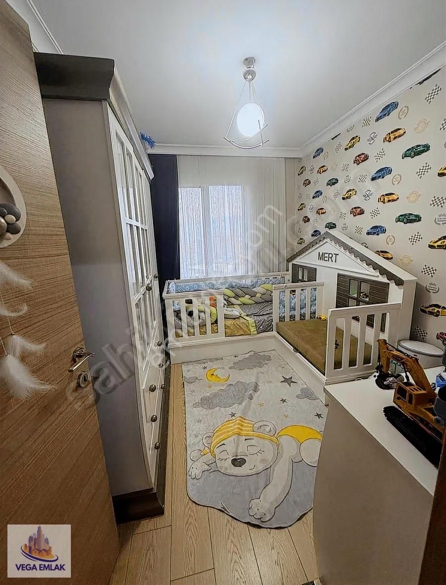 Vega Emlak'tan Full Yapı 4+1 Geniş Ana Cadde Sınırı Site Dairesi - Görsel 11