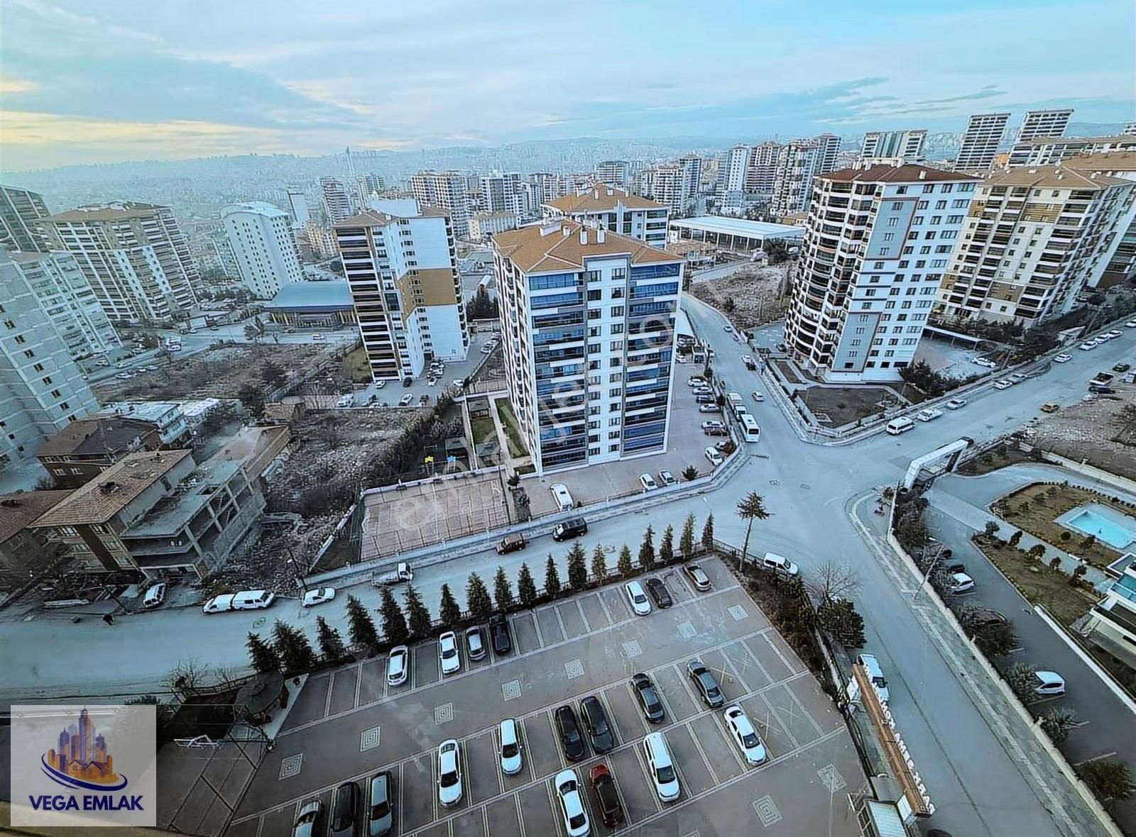 Vega Emlak'tan Full Yapı 4+1 Geniş Ana Cadde Sınırı Site Dairesi - Görsel 33