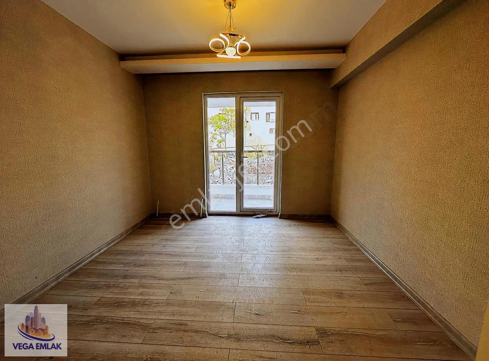 Vega Emlaktan Lüks Yapılı Yıldız Göbek Yakını Sıfır 3+1 Daire - Görsel 4