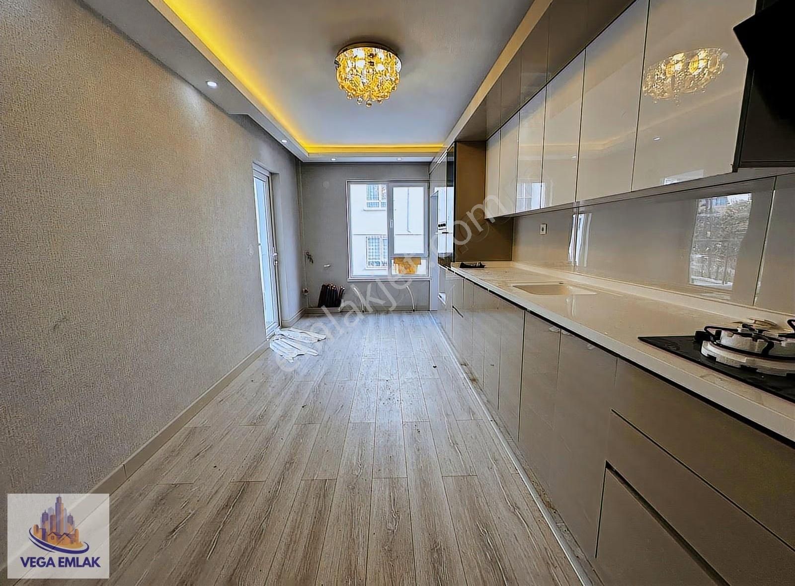 Vega Emlaktan Lüks Yapılı Yıldız Göbek Yakını Sıfır 3+1 Daire