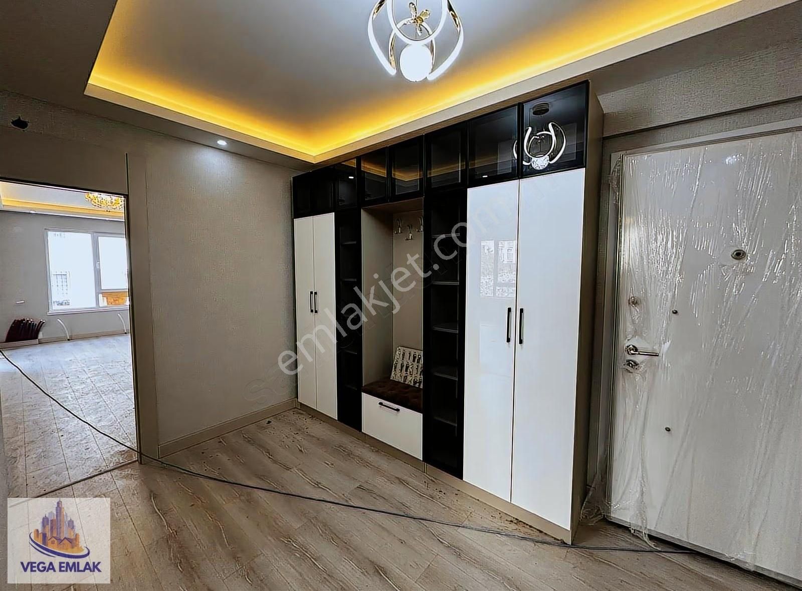 Vega Emlaktan Lüks Yapılı Yıldız Göbek Yakını Sıfır 3+1 Daire - Görsel 16
