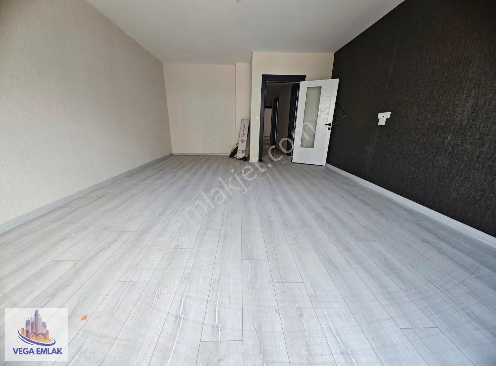 Vega Emlaktan Merkezi Lokasyonda Sıfır Ön Cephe 3+1 Daire - Görsel 24