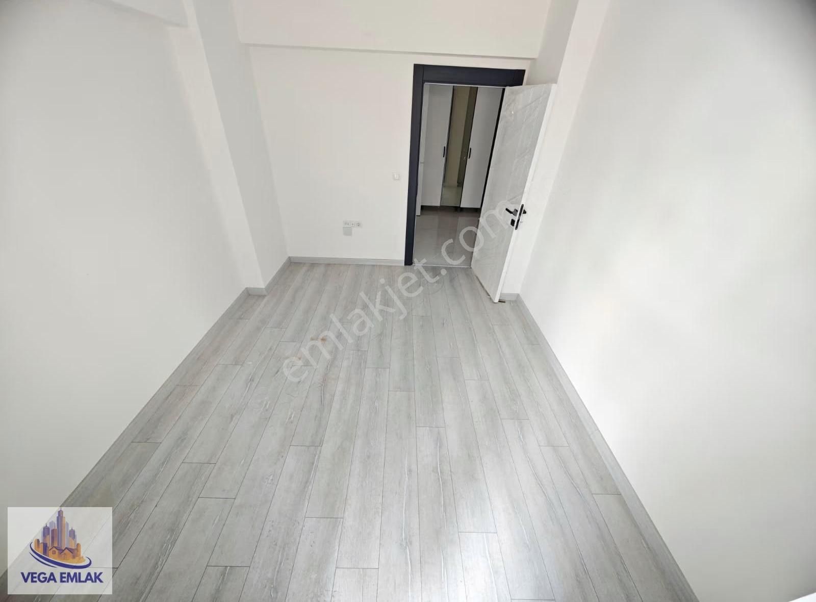 Vega Emlaktan Merkezi Lokasyonda Sıfır Ön Cephe 3+1 Daire - Görsel 9