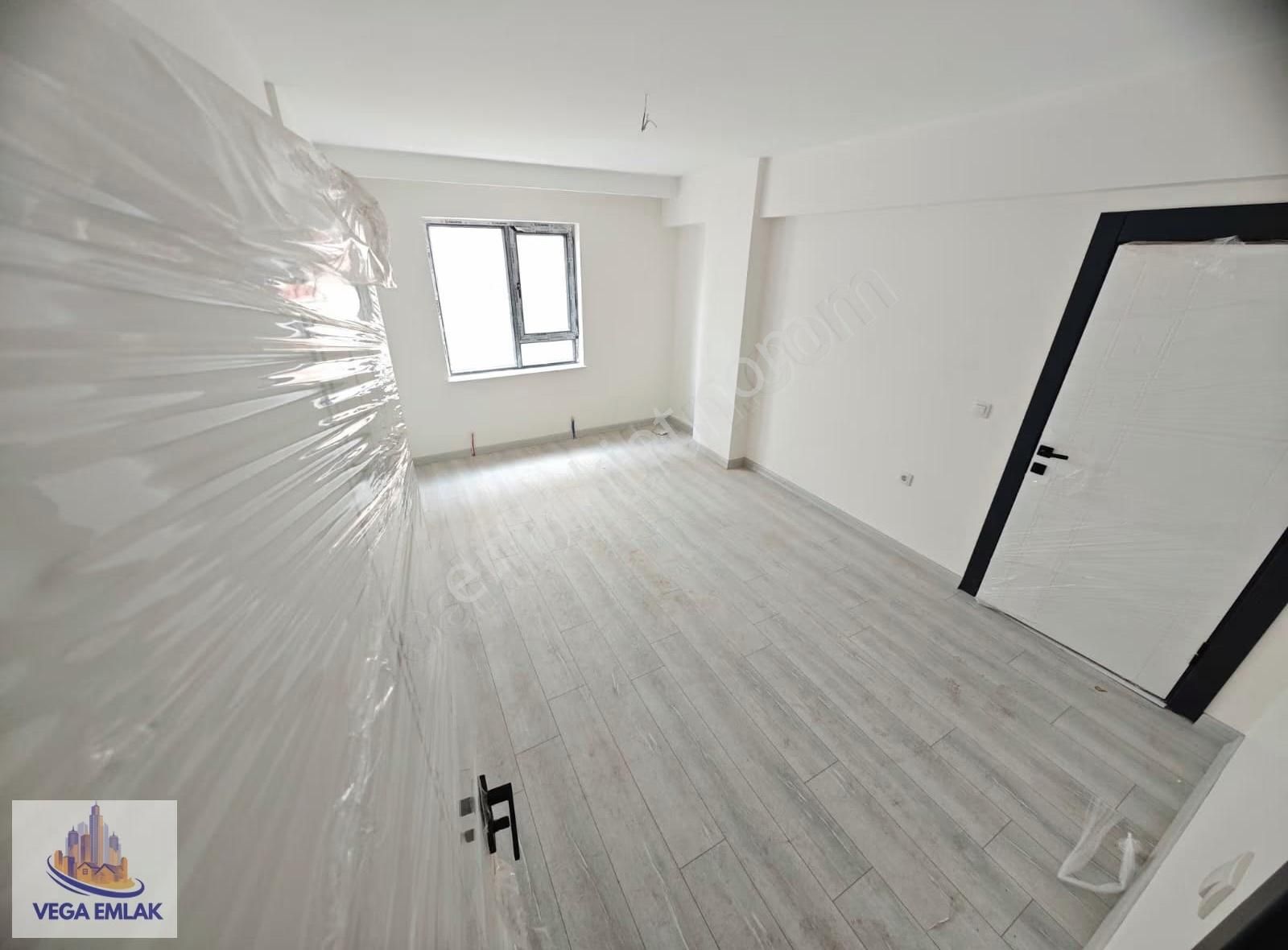 Vega Emlaktan Merkezi Lokasyonda Sıfır Ön Cephe 3+1 Daire - Görsel 4