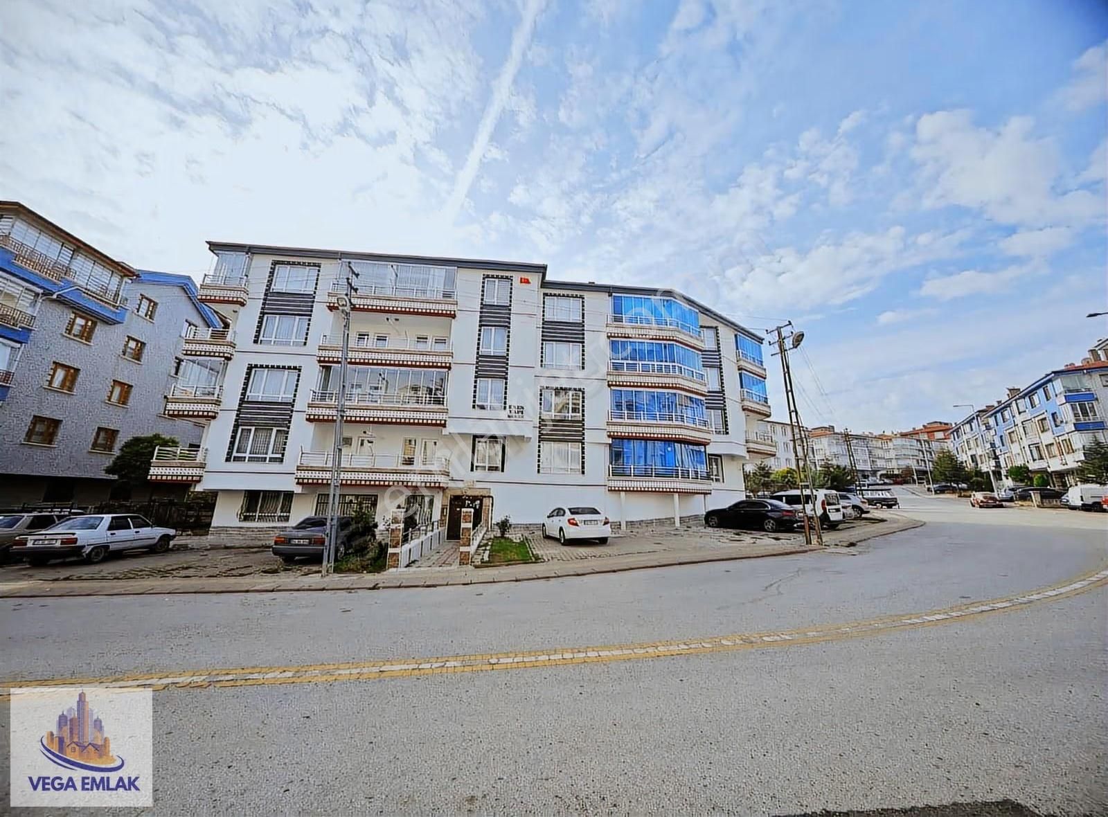 Vega Emlaktan Katta Masrafsız 3+1 Ön Cephe Kiralık Daire - Görsel 5