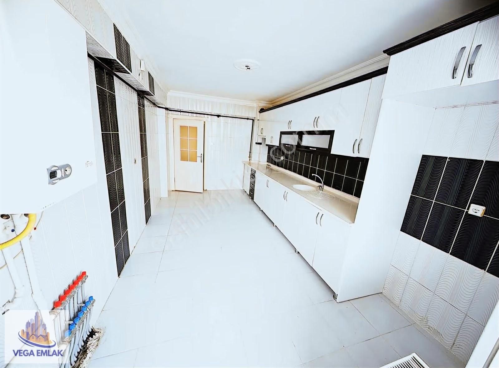 Vega Emlaktan Katta Masrafsız 3+1 Ön Cephe Kiralık Daire - Görsel 2