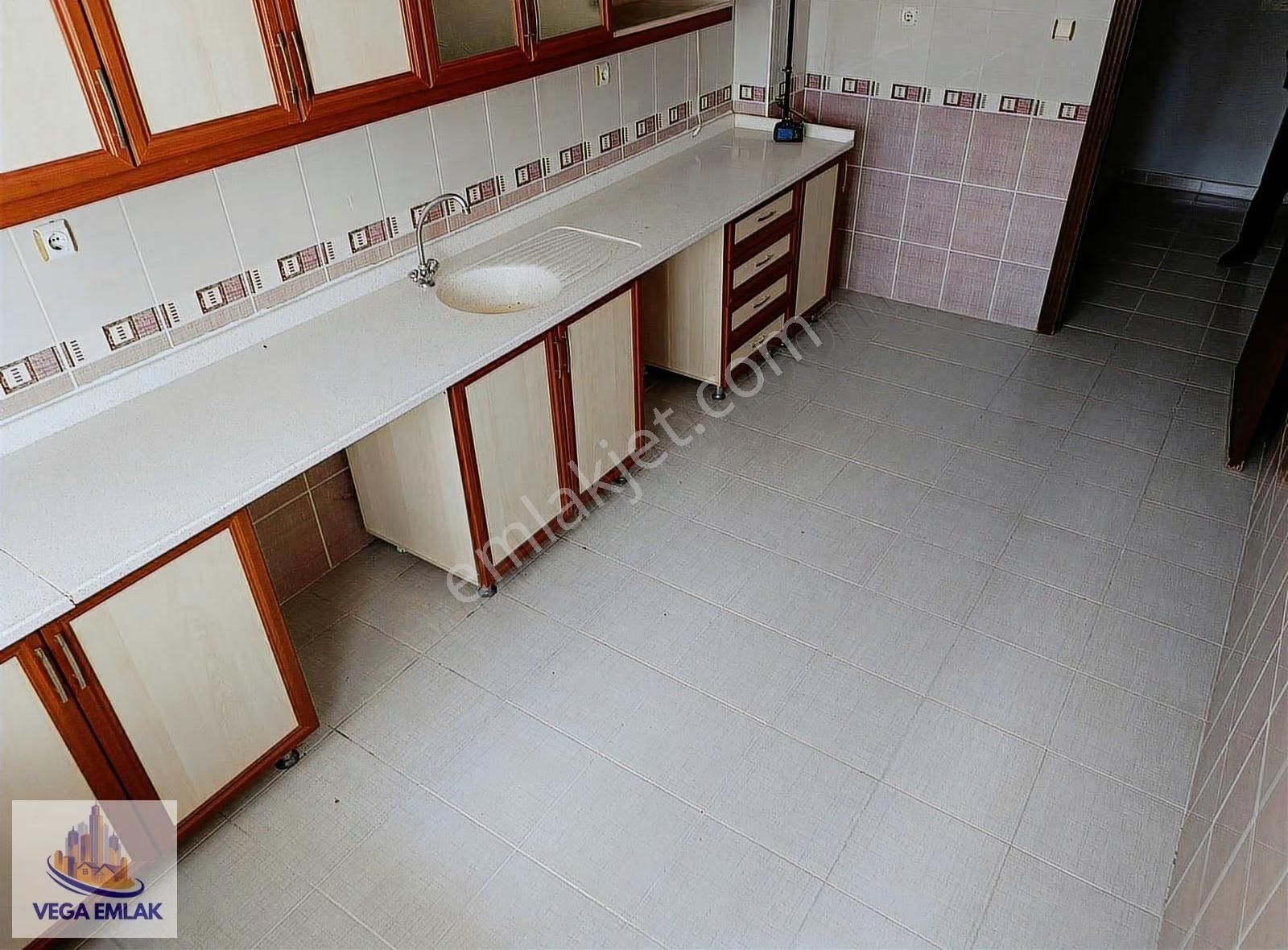 Vega Emlak'tan Yıldız Göbeğe Yakın Ferah Uygun Fiyatlı Düz Giriş - Görsel 27