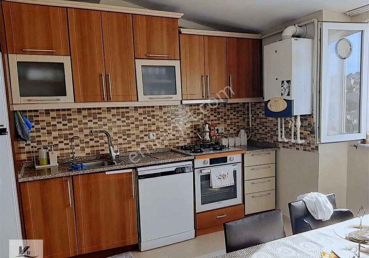 Üsküdar Cumhuriyet Mahallesinde 2+1 100 M2 6,kat Daire - Görsel 5