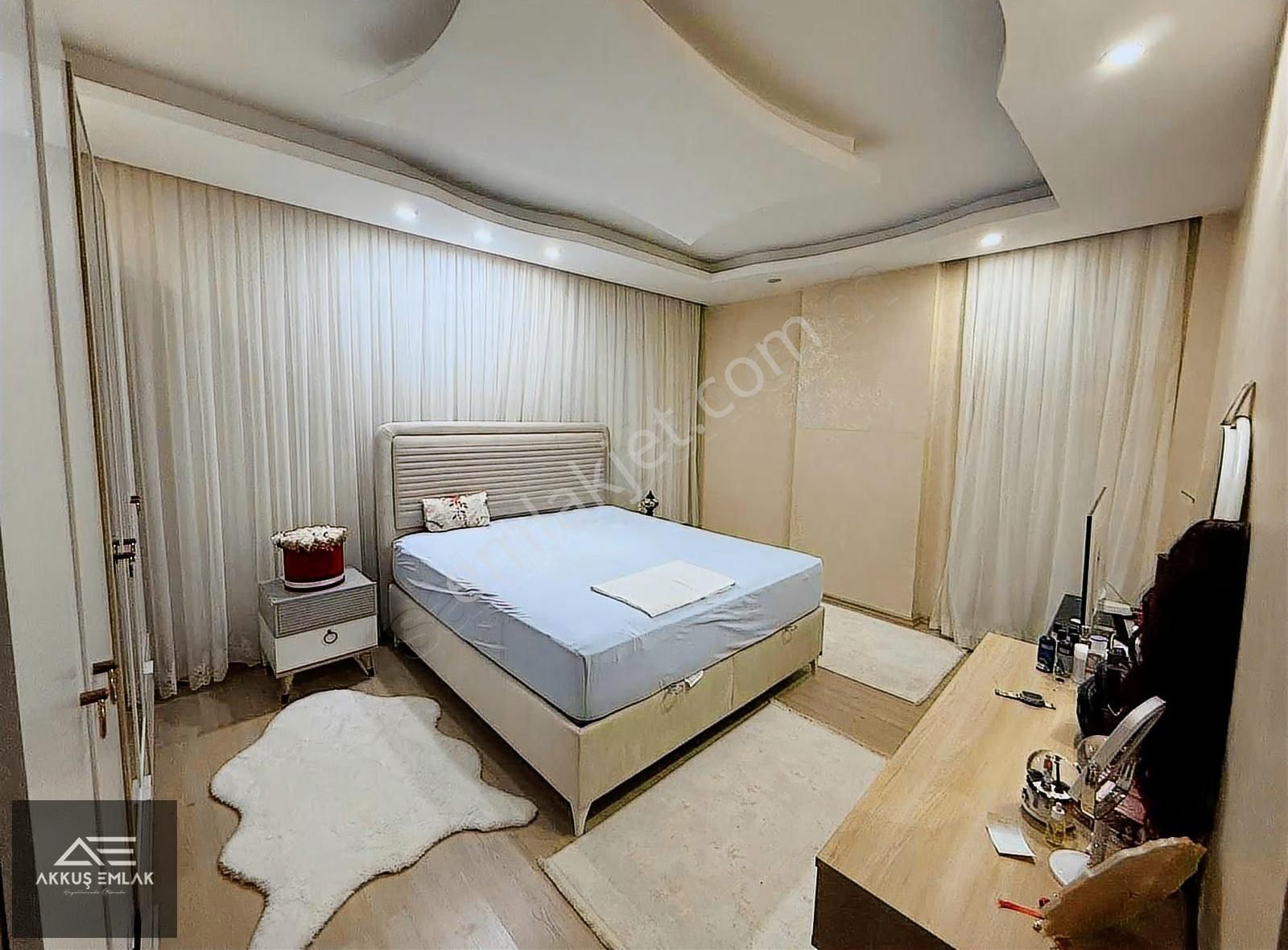 Akkuş Emlak'tan Karataş Sitesinde Satılık 3+1 Daire