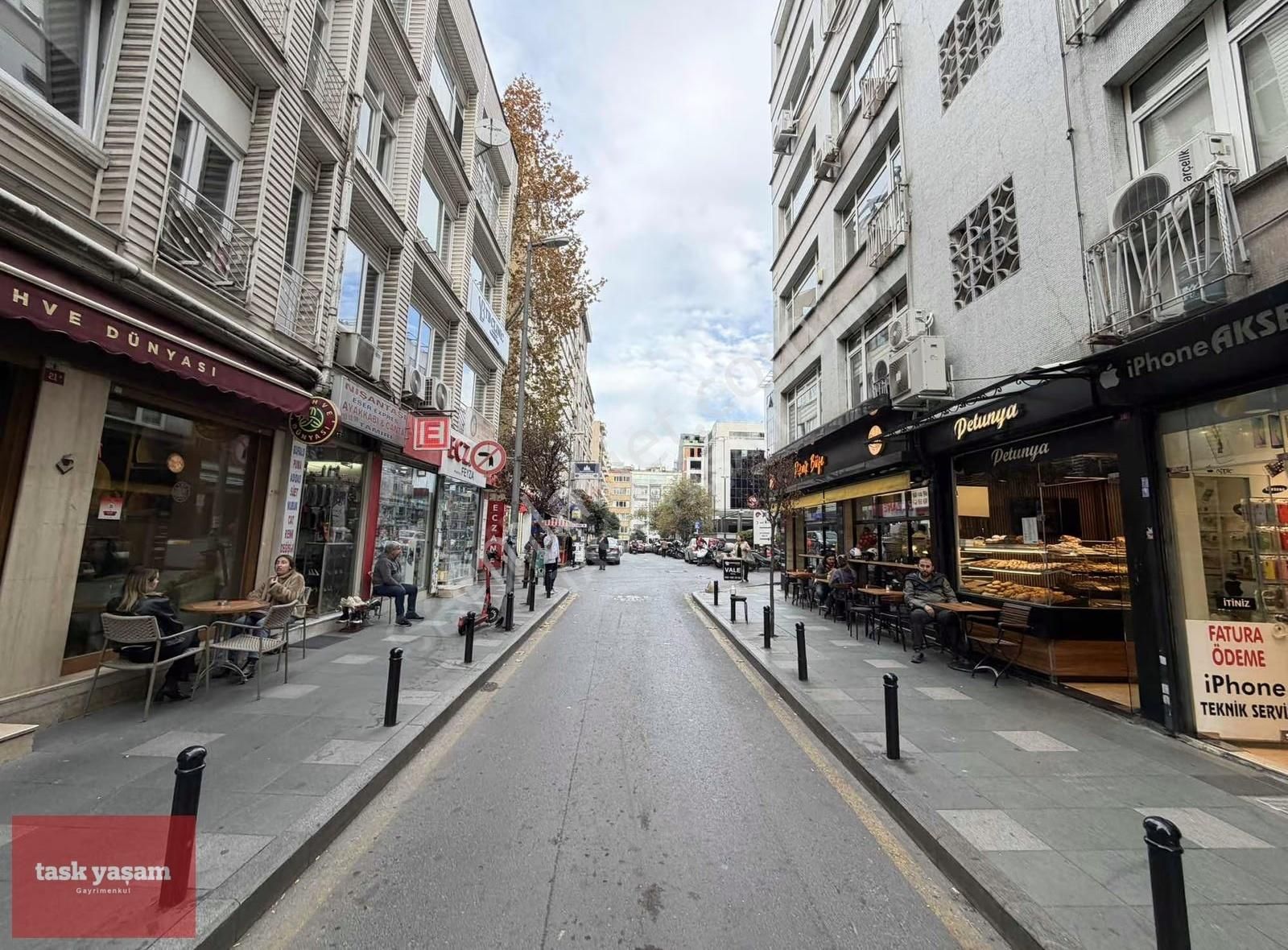 Nişantaşı Teşvikiye Merkezi Konum Geniş Satılık 2+1 Daire