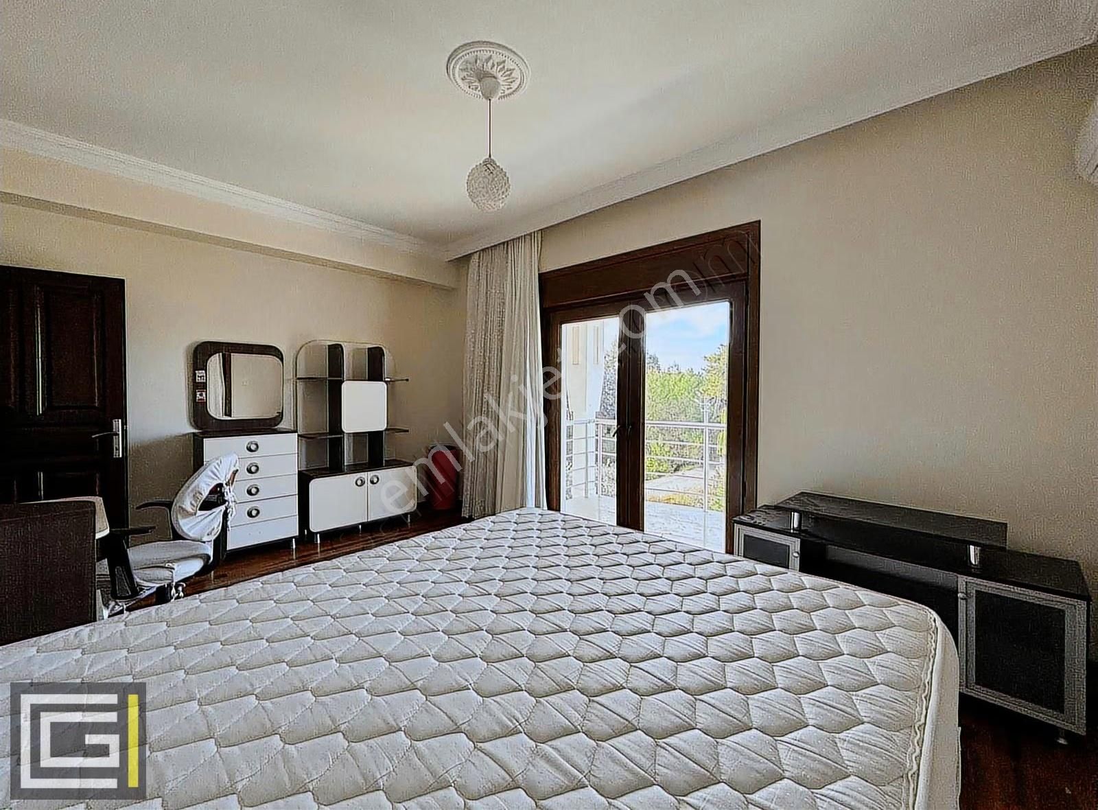 Çam Ormanlarına Komşu Müstakil Havuzlu Bahçeli Kiralık Villa - Görsel 8