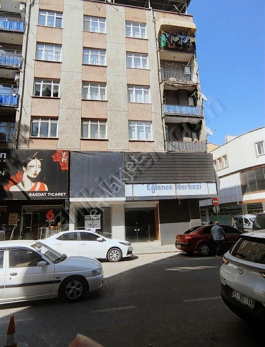İzmit Kadıköy Bağdat Caddesinde 180m² Anacaddede Köşe Dükkan