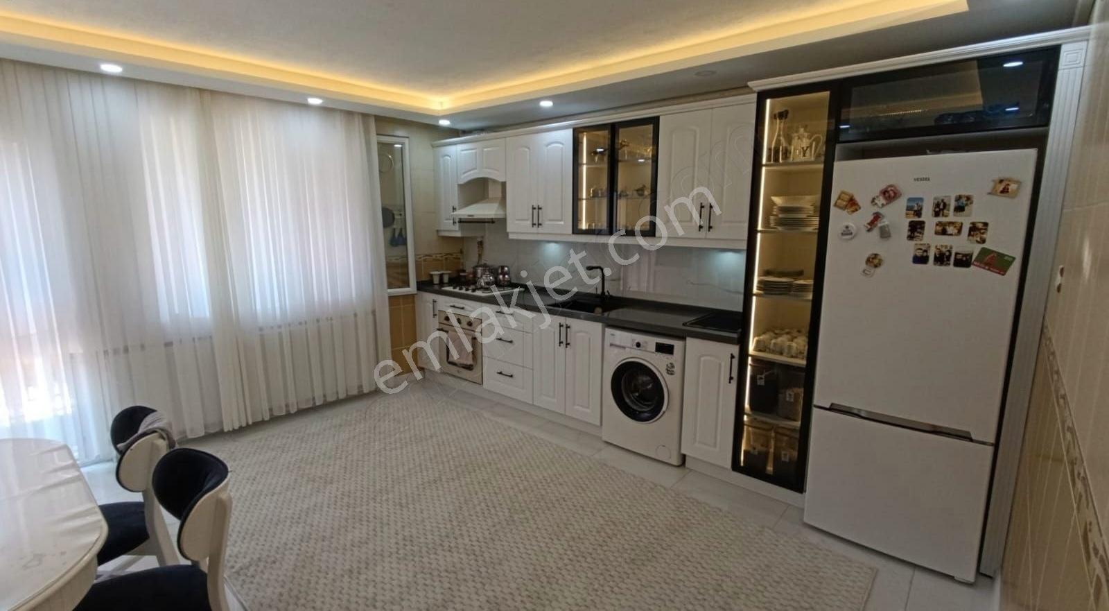 Manisa Ahmetli Zafer Mahallesi 521m² 3 Katlı Müstakil Ev Satılık