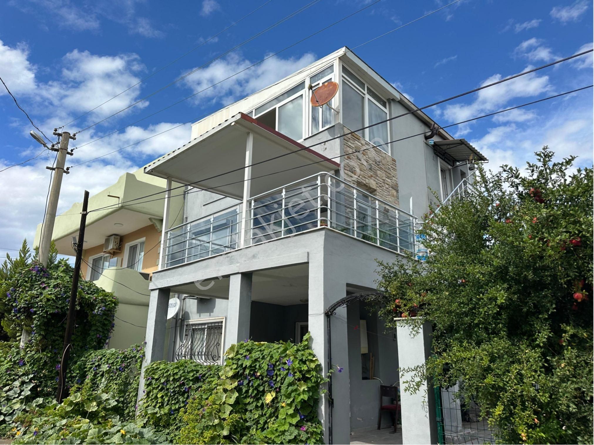 Seferihisar Doğanbey’de Satılık 1 + 1 70 Metre² Daire