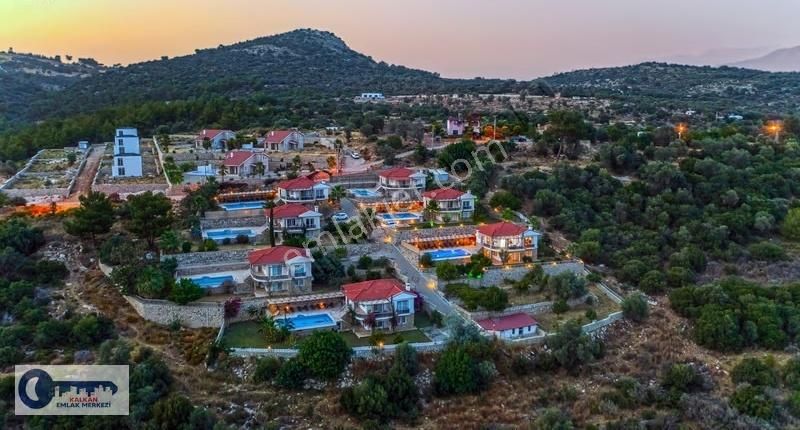 Fırsatt 1600 M2 Arazide İmarlı 4+1 Kat Mülkiyetli Villa