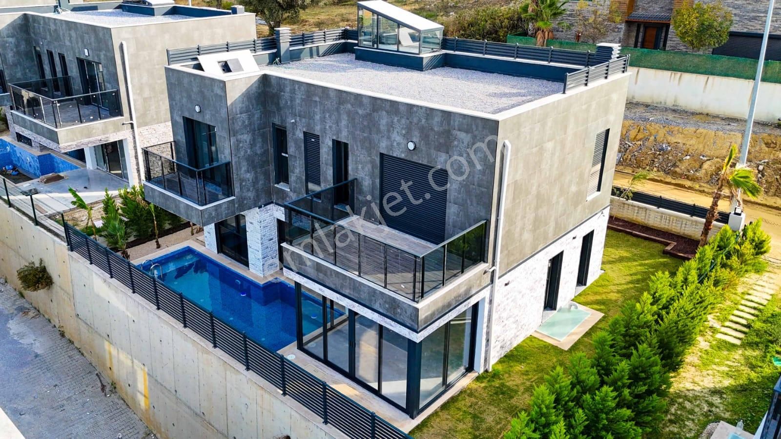 Kuşadası Soğucak'ta Oturuma Hazır Müstakil 6+1 Villa