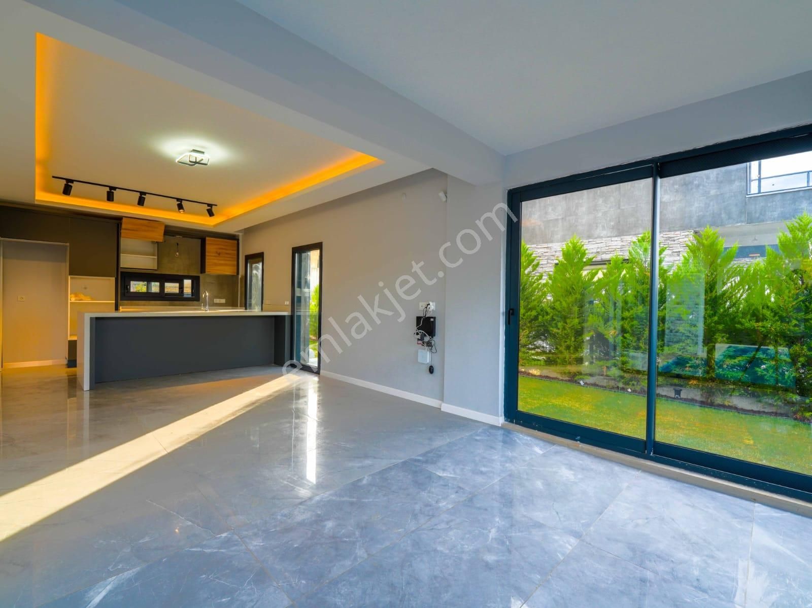 Kuşadası Soğucak'ta Oturuma Hazır Müstakil 6+1 Villa - Görsel 32